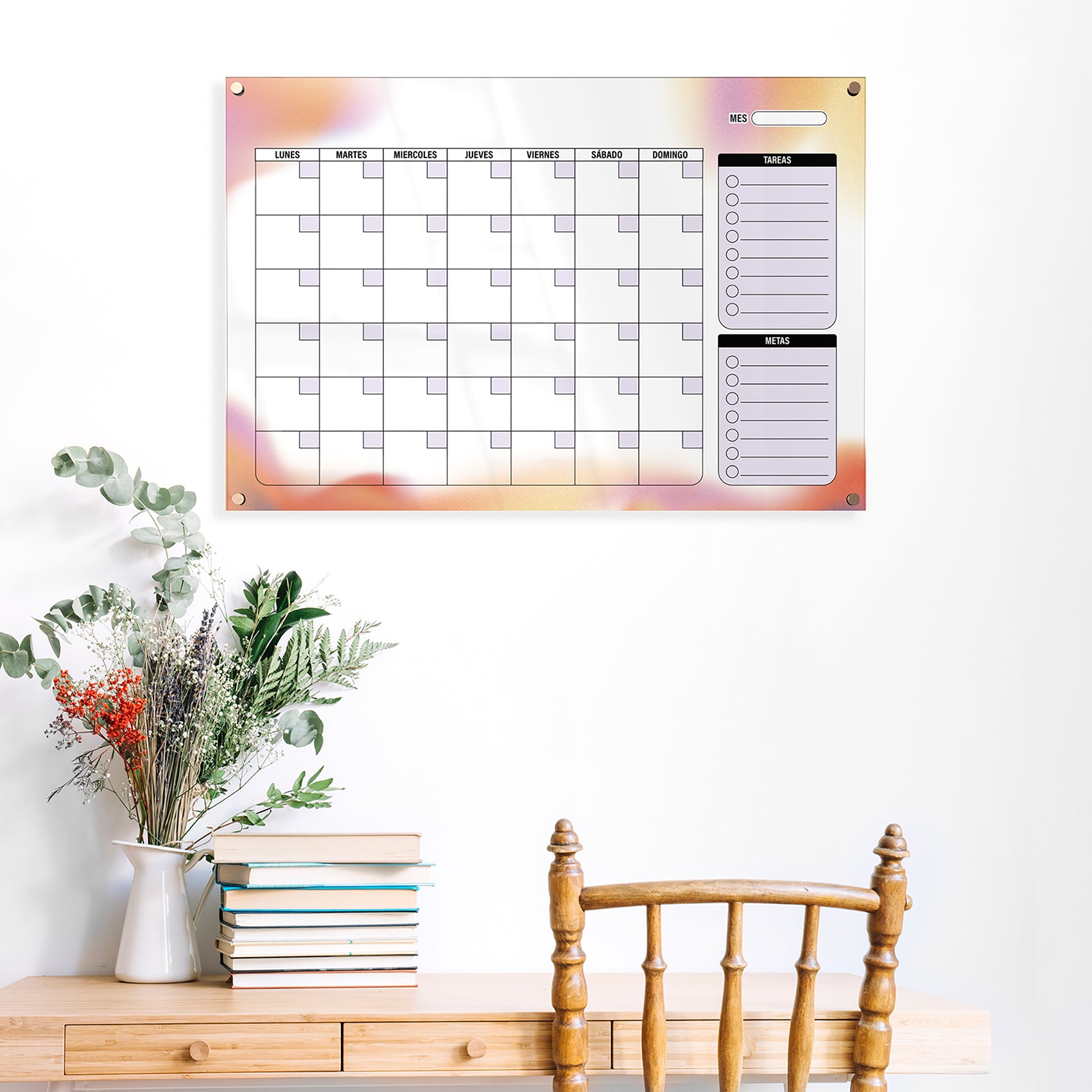 Planificador mensual de acrílico transparente con soportes de aluminio, diseño minimalista y reutilizable. Ideal para organizar tareas, metas y actividades. Incluye marcador borrable. Envío gratis en compras en línea.