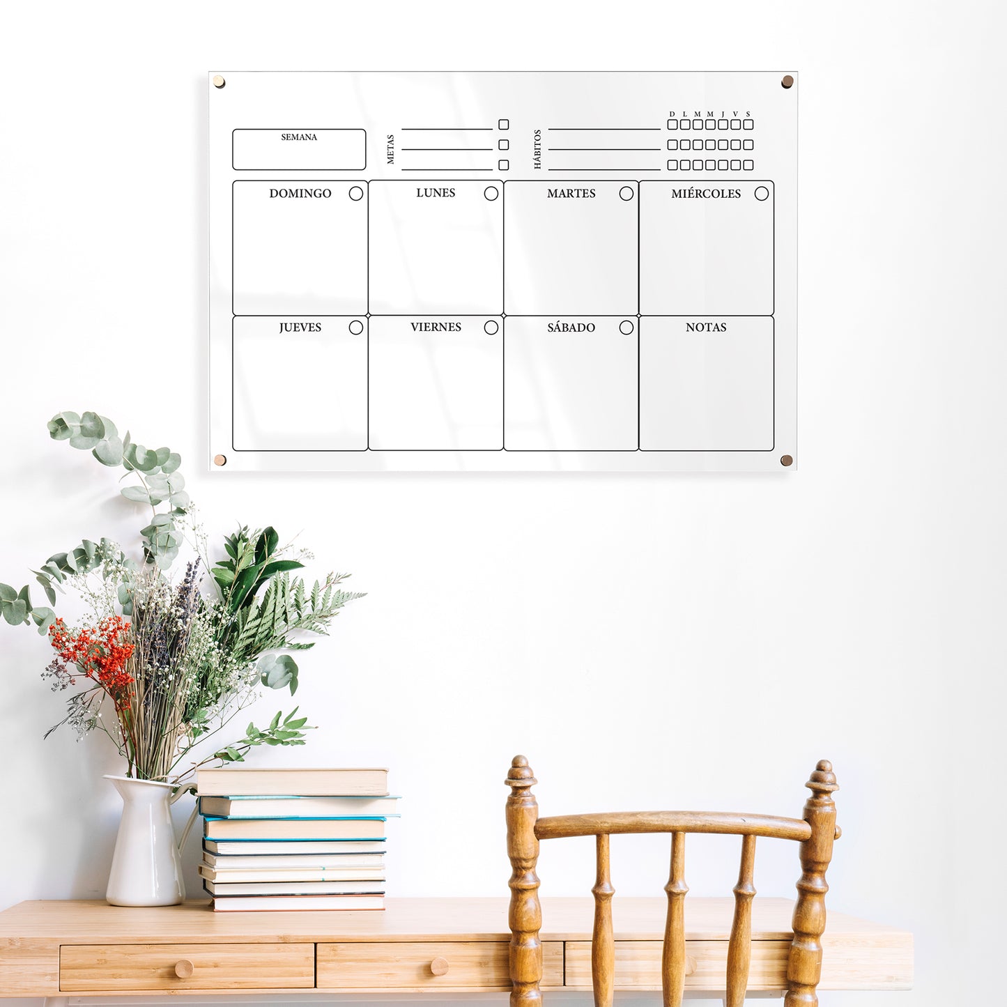 Planificador semanal de acrílico transparente con soportes de aluminio, diseño moderno y elegante. Ideal para organizar tareas, metas y actividades. Incluye marcador borrable. Envío gratis en compras en línea