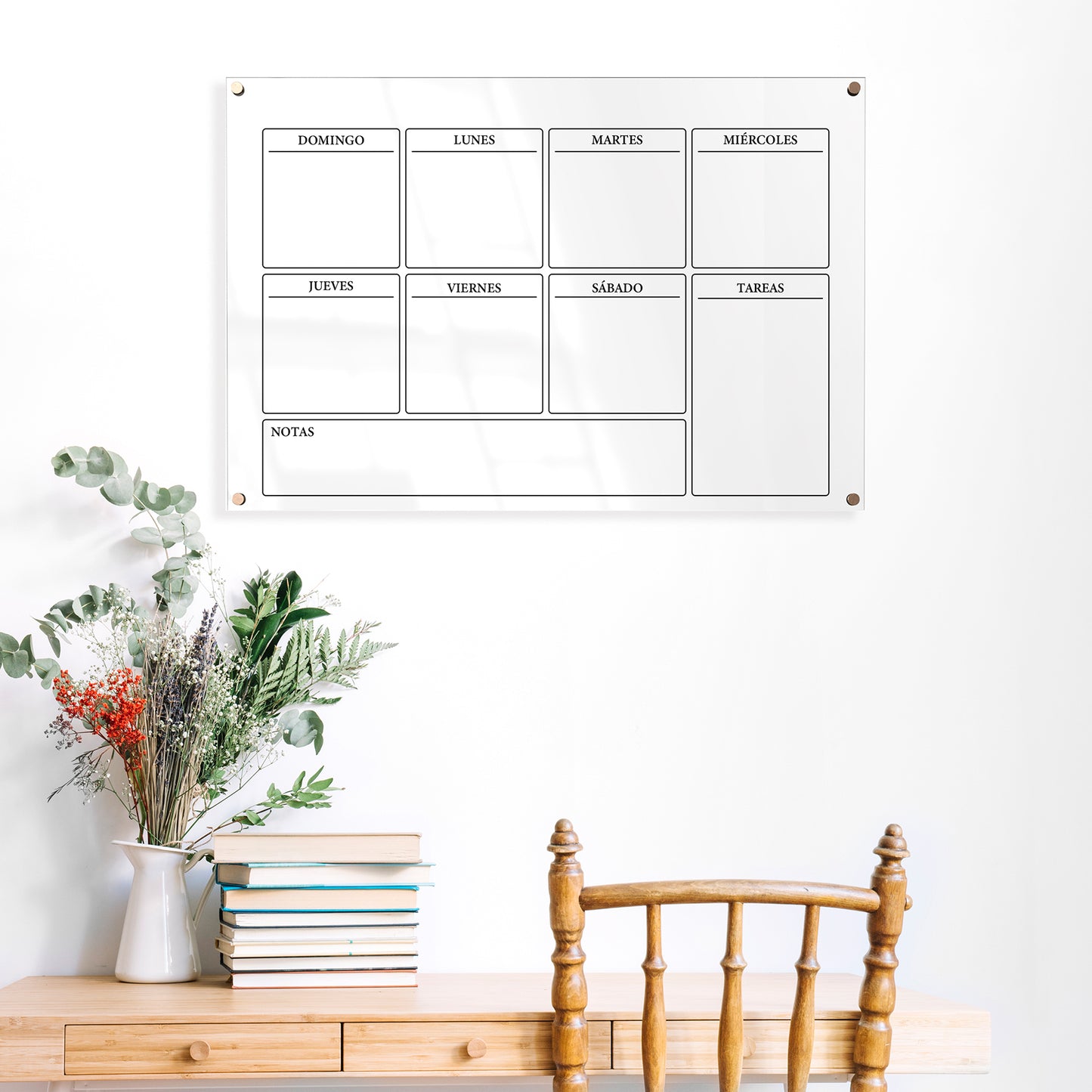 Planificador semanal de acrílico transparente con soportes de aluminio, diseño moderno y elegante. Ideal para organizar tareas, metas y actividades. Incluye marcador borrable. Envío gratis en compras en línea