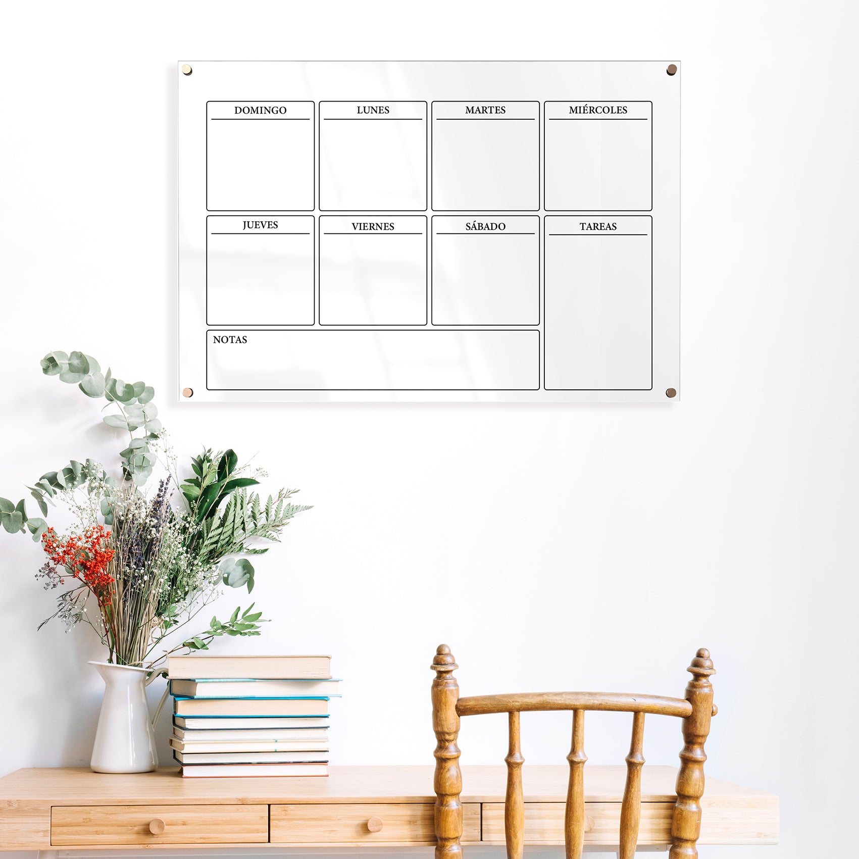 Planificador semanal de acrílico transparente con soportes de aluminio, diseño moderno y elegante. Ideal para organizar tareas, metas y actividades. Incluye marcador borrable. Envío gratis en compras en línea